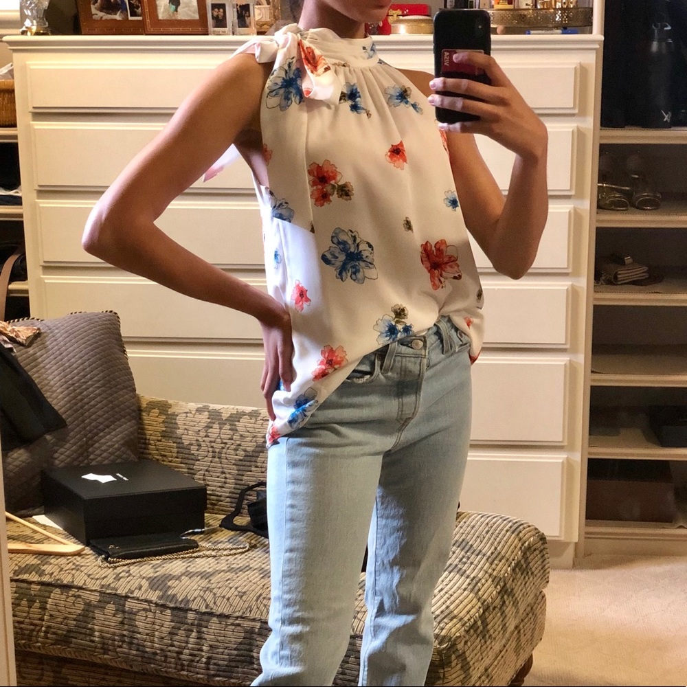 Cave Tie Neck floral top